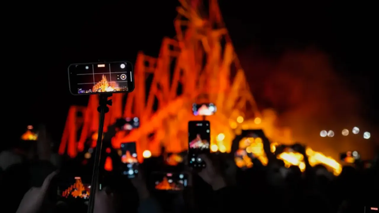 Imagen de un festival de fuegos artificiales en la localidad china de Qinhuangdao. EFE/EPA/Wu Hao