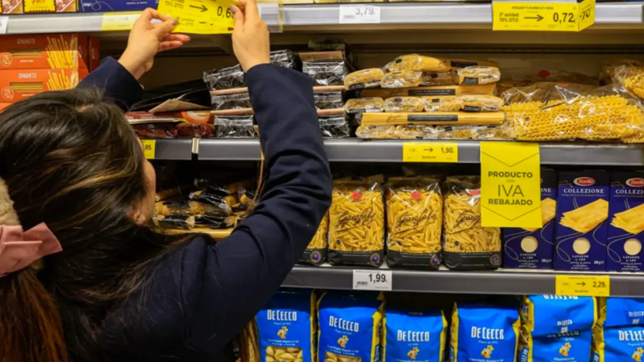 Estanter&iacute;a en un supermercado en Madrid. EFE/Zipi Arag&oacute;n