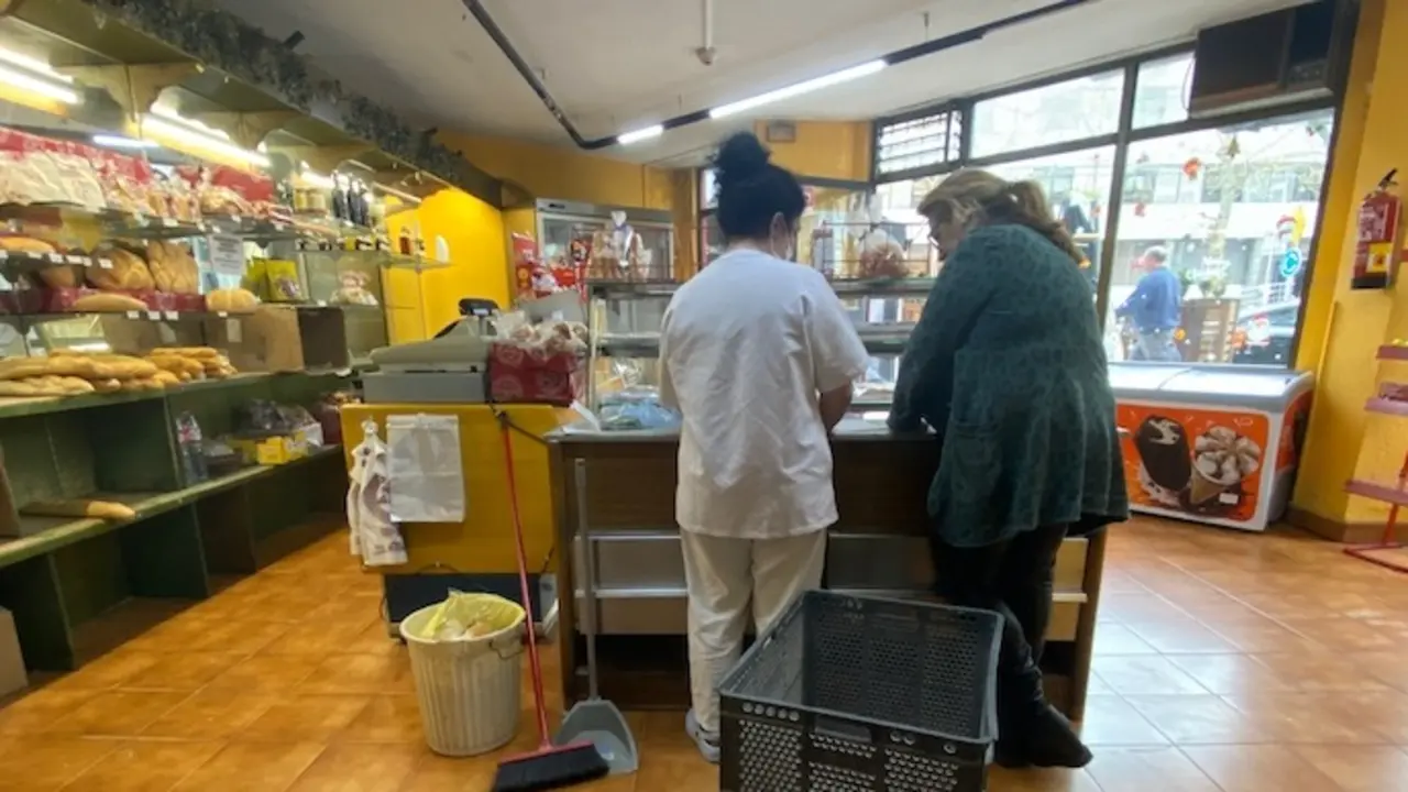 En la foto, una de las panader&iacute;as de Santander que sufren la subida de costes. El sector de las panader&iacute;as pide al Gobierno regional ayuda ante la dif&iacute;cil situaci&oacute;n que est&aacute;n atravesando. / Lucio V
