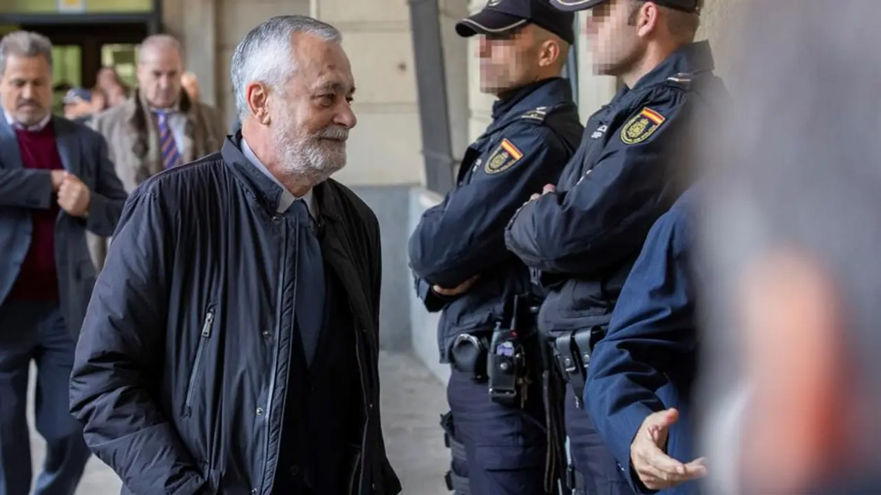 El expresidente Jos&eacute; Antonio Gri&ntilde;&aacute;n, a su llegada a la Audiencia de Sevilla en noviembre de 2019. EFE/Julio Mu&ntilde;oz