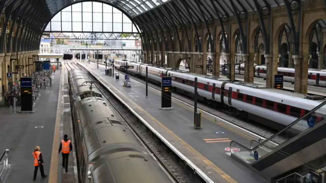 Estaci&oacute;n de tren en Londres, en una imagen de archivo. EFE/EPA/Neil Hall