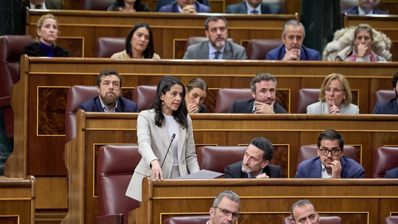La presidenta de Ciudadanos, In&eacute;s Arrimadas, en una sesi&oacute;n plenaria, en el Congreso de los Diputados. E.P. / Jes&uacute;s Hell&iacute;n