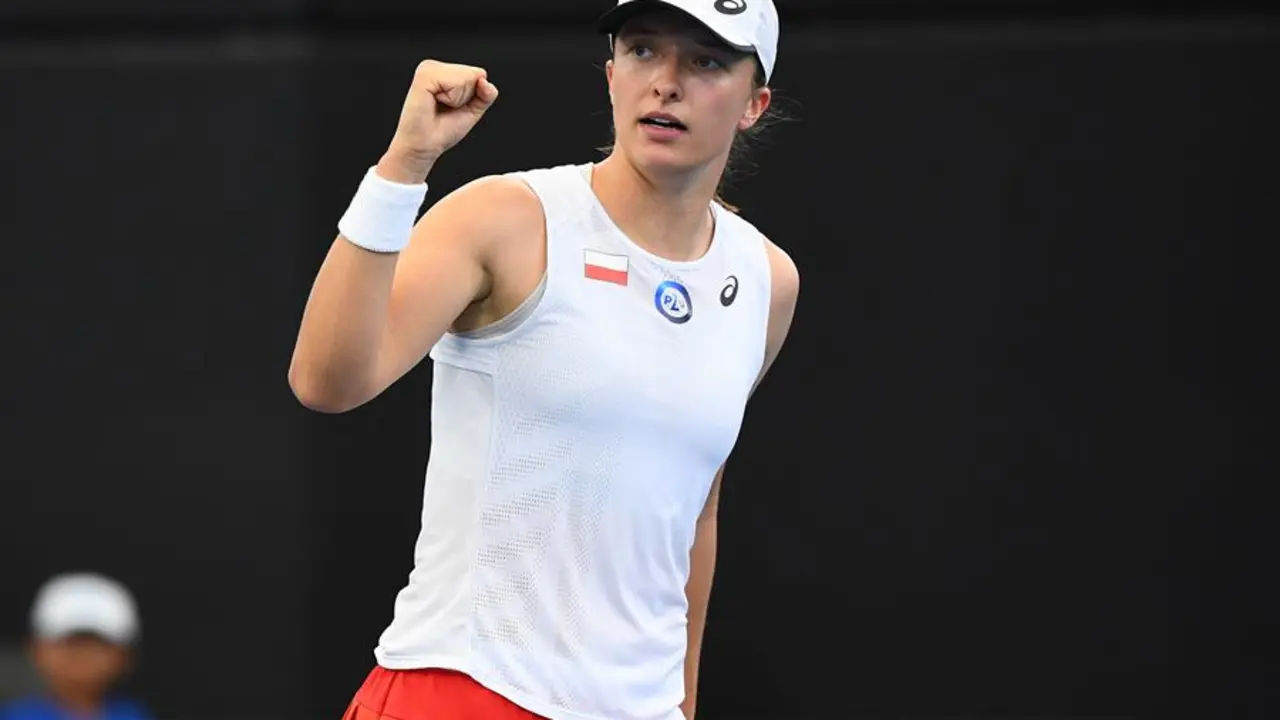 La polaca Iga Swiatek, durante su partido ante la italiana Martina Trevisan en la eliminatoria de la United Cup disputada en Brisbane, Australia. EFE