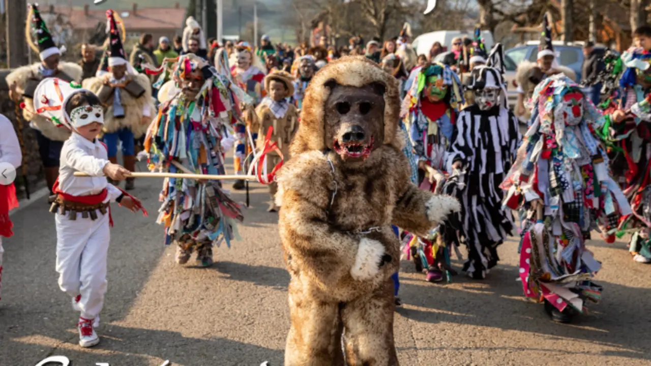 La fiesta de La Vijanera, en Sili&oacute; (Molledo), el primer carnaval del a&ntilde;o en Europa.