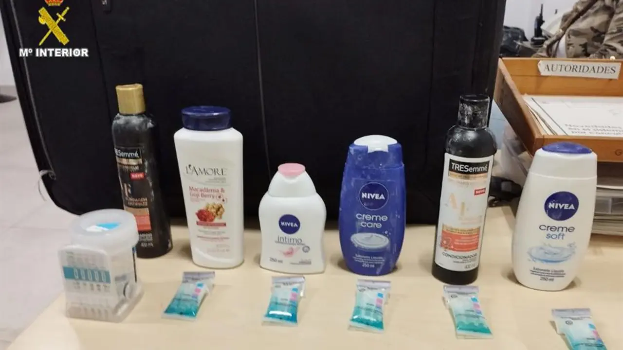 Dos j&oacute;venes de 25 y 28 a&ntilde;os han sido detenidas en el Aeropuerto Federico Garc&iacute;a Lorca Granada-Ja&eacute;n como supuestas autoras de un delito de tr&aacute;fico de droga. EFE