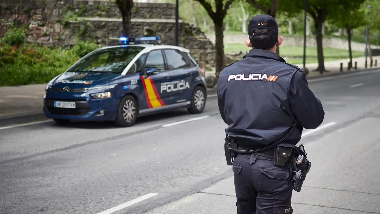 Control de Policia Nacional en el cemntro de la ciudad de Pamplona (avenida Ejercito)