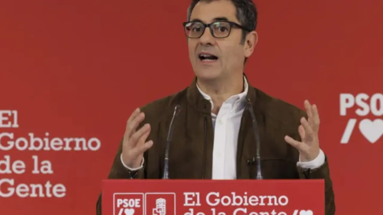 F&eacute;lix Bola&ntilde;os hace unas declaraciones en la sede del Partido Socialista, este domingo en Madrid. EFE / Sergio P&eacute;rez