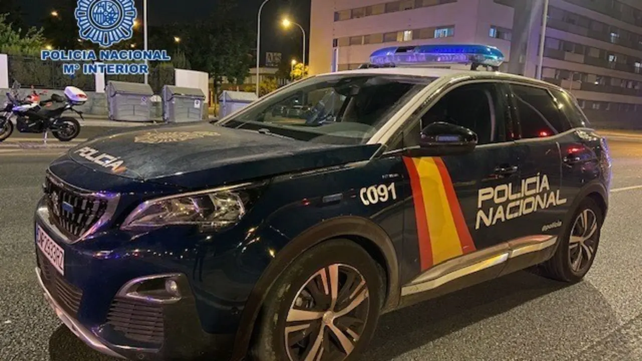 Un coche de la Polic&iacute;a Nacional en Sevilla. E.P.
