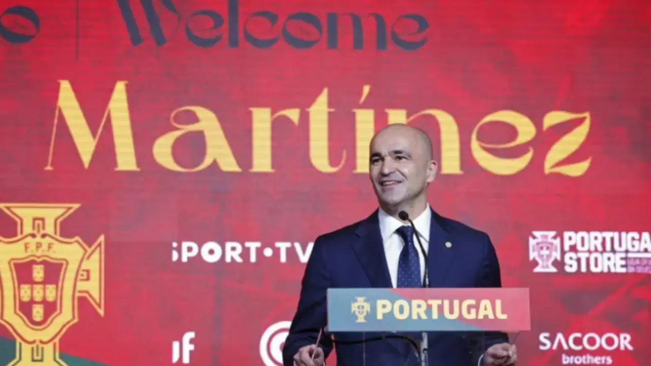 El espa&ntilde;ol Roberto Mart&iacute;nez durante su presentaci&oacute;n como el nuevo seleccionador nacional de Portugal. EFE / Ant&oacute;nio Pedro Santos