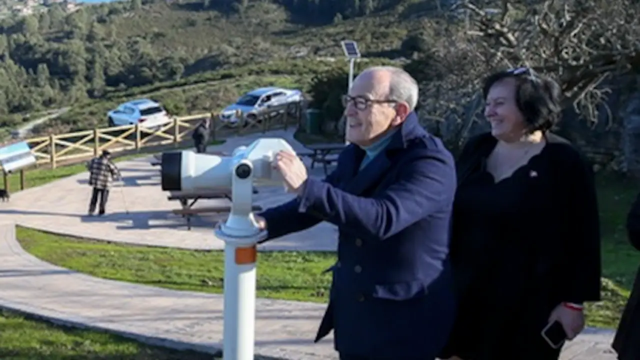 Francisco L&oacute;pez Marcano y la alcaldesa de Ruiloba Sara Portilla. / ALERTA