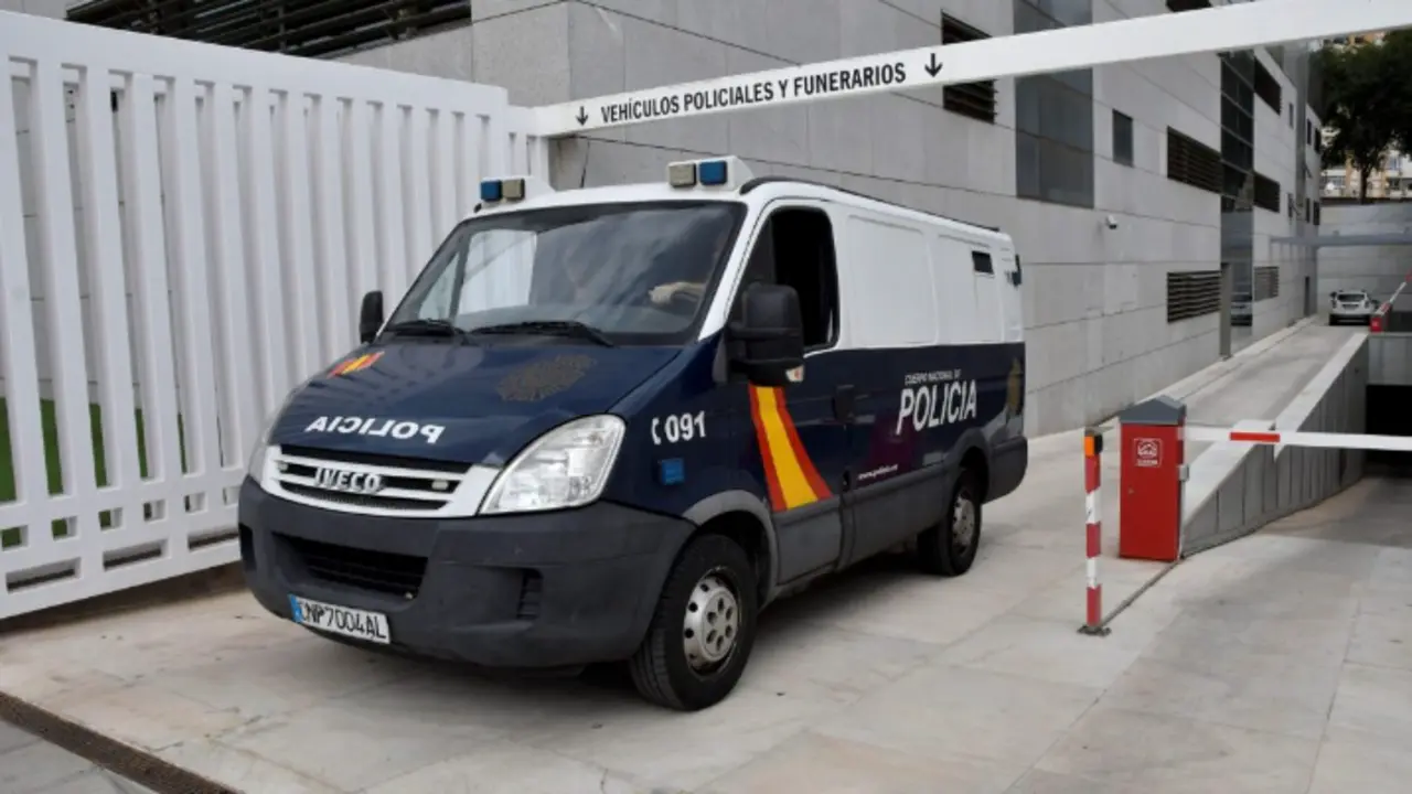 Imagen de un coche de la Polic&iacute;a Nacional. EFE