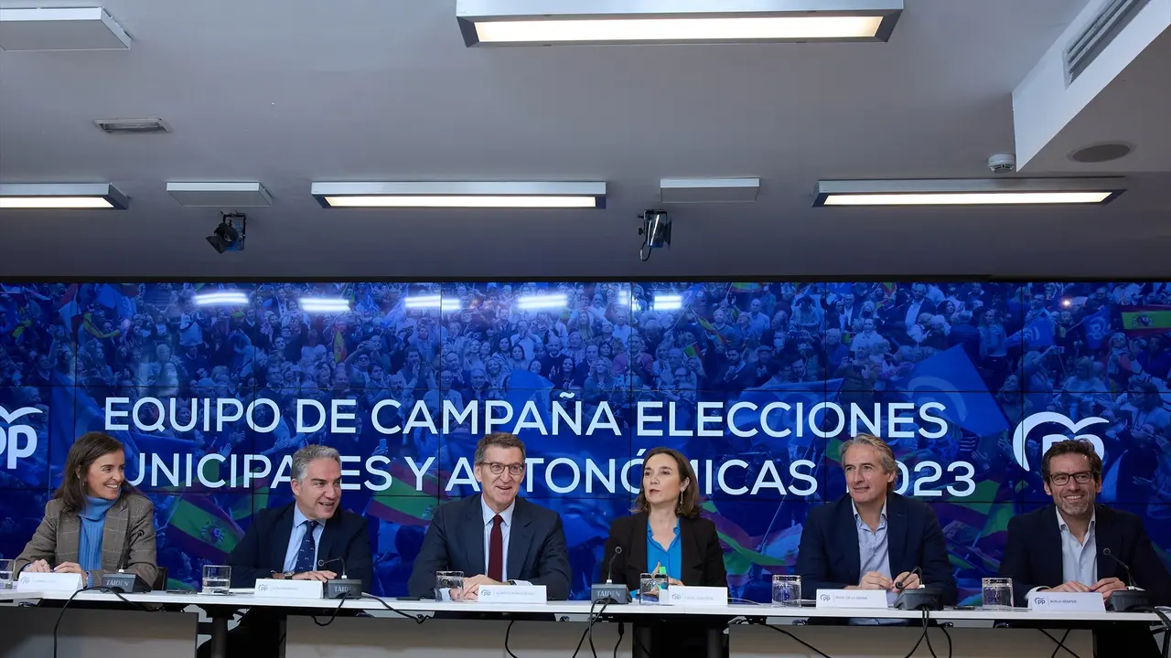 El presidente del PP, Alberto N&uacute;&ntilde;ez Feij&oacute;o, junto a la directiva del PP. E.P. / Jes&uacute;s Hell&iacute;n