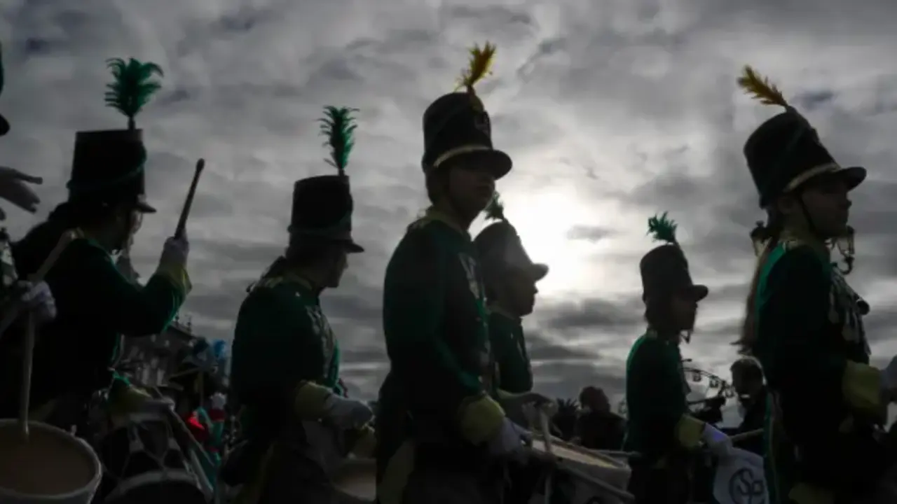Un momento de la celebraci&oacute;n de la Tamborrada Infantil celebrada con motivo de las fiestas de San Sebasti&aacute;n, este viernes. EFE/ Juan Herrero