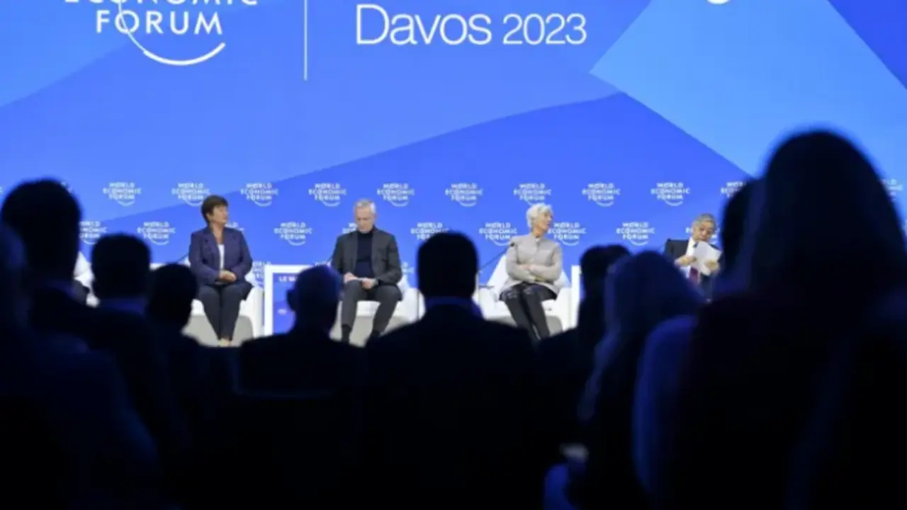 Participantes en la sesi&oacute;n de hoy del Foro de Davos, Suiza. EFE/Gian Ehrenzeller