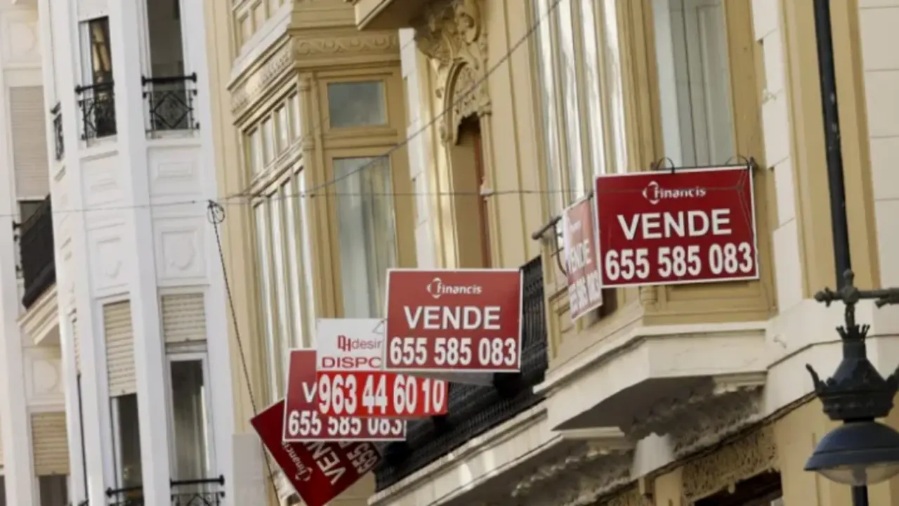 Un inmueble disponible para su compra en Valencia. EFE/Biel Ali&ntilde;o