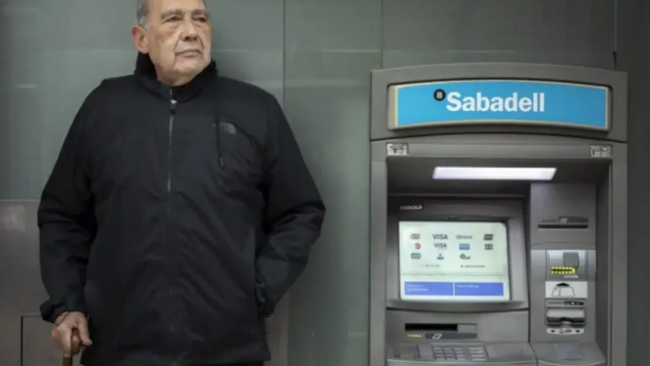 Carlos San Juan, promotor de la campa&ntilde;a "Soy mayor, no idiota". EFE / Biel Ali&ntilde;o