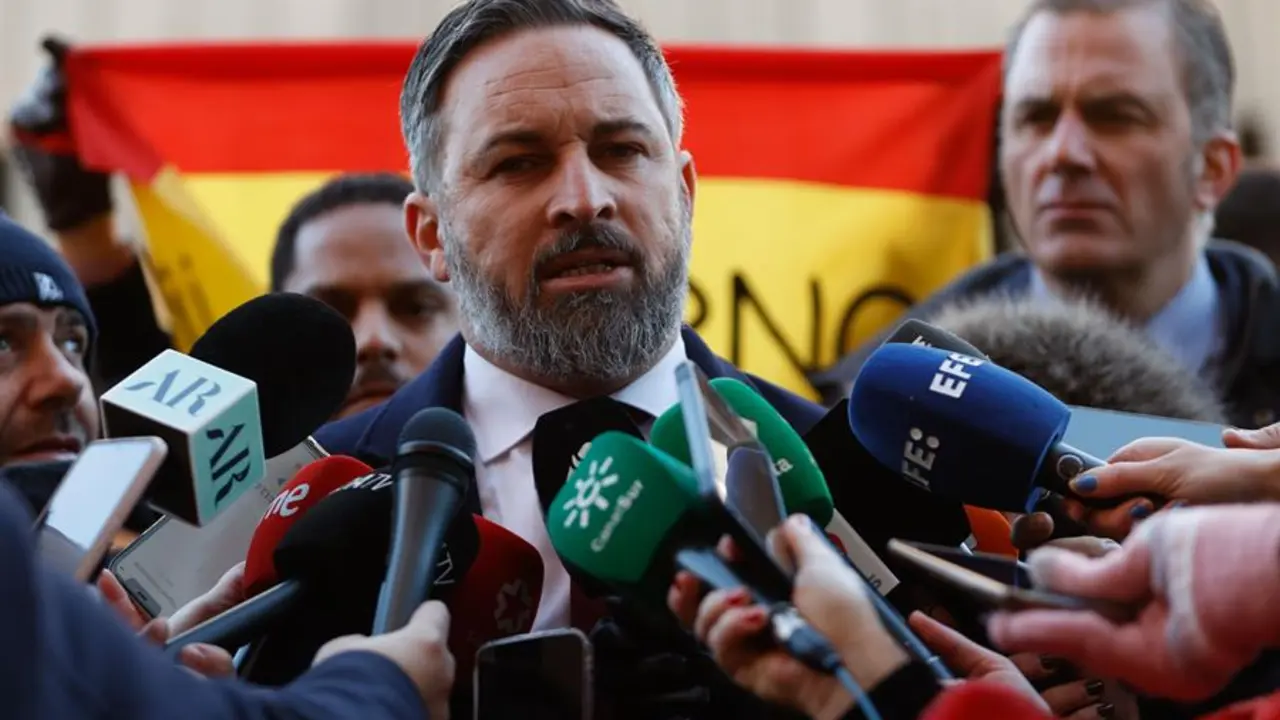 El presidente de Vox, Santiago Abascal (c). EFE / Mariscal