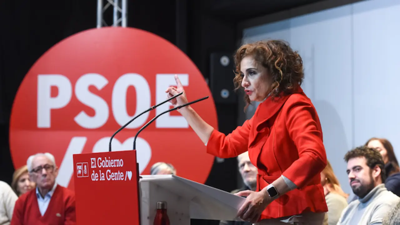 La vicesecretaria general del PSOE y ministra de Hacienda y Funci&oacute;n P&uacute;blica, Mar&iacute;a Jes&uacute;s Montero,  durante el acto de presentaci&oacute;n de la candidata a la Alcald&iacute;a de Alcorc&oacute;n, Candelaria Testa, en el Centro C&iacute;vico los Pinos de Alcorc&oacute;n, a 19 de enero de 2023, en Alcorc&oacute;n, Madrid (Espa&ntilde;a).  La direcci&oacute;n regional del PSOE de Madrid ha proclamado oficialmente a la edil de Hacienda, Patrimonio y Contrataci&oacute;n P&uacute;blica de Alcorc&oacute;n, Candelaria Testa, como candidata del PSOE a la Alcald&iacute;a de Alcorc&oacute;n, tras la verificaci&oacute;n de los avales presentados por su equipo de campa&ntilde;a.
Gustavo Valiente / Europa Press
19/1/2023