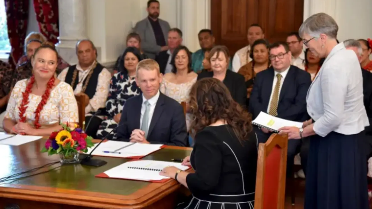 El laborista Chris Hipkins en la jura del cargo como primer ministro de Nueva Zelanda, en la Casa de Gobierno en Wellington. EFE / Ben Mckay