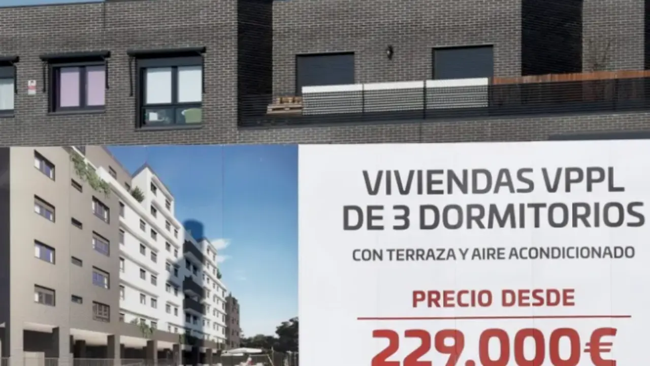 Vista de una promoci&oacute;n de pisos en venta en el barrio madrile&ntilde;o de El Ca&ntilde;averal, en una imagen de archivo. EFE / Chema Moya