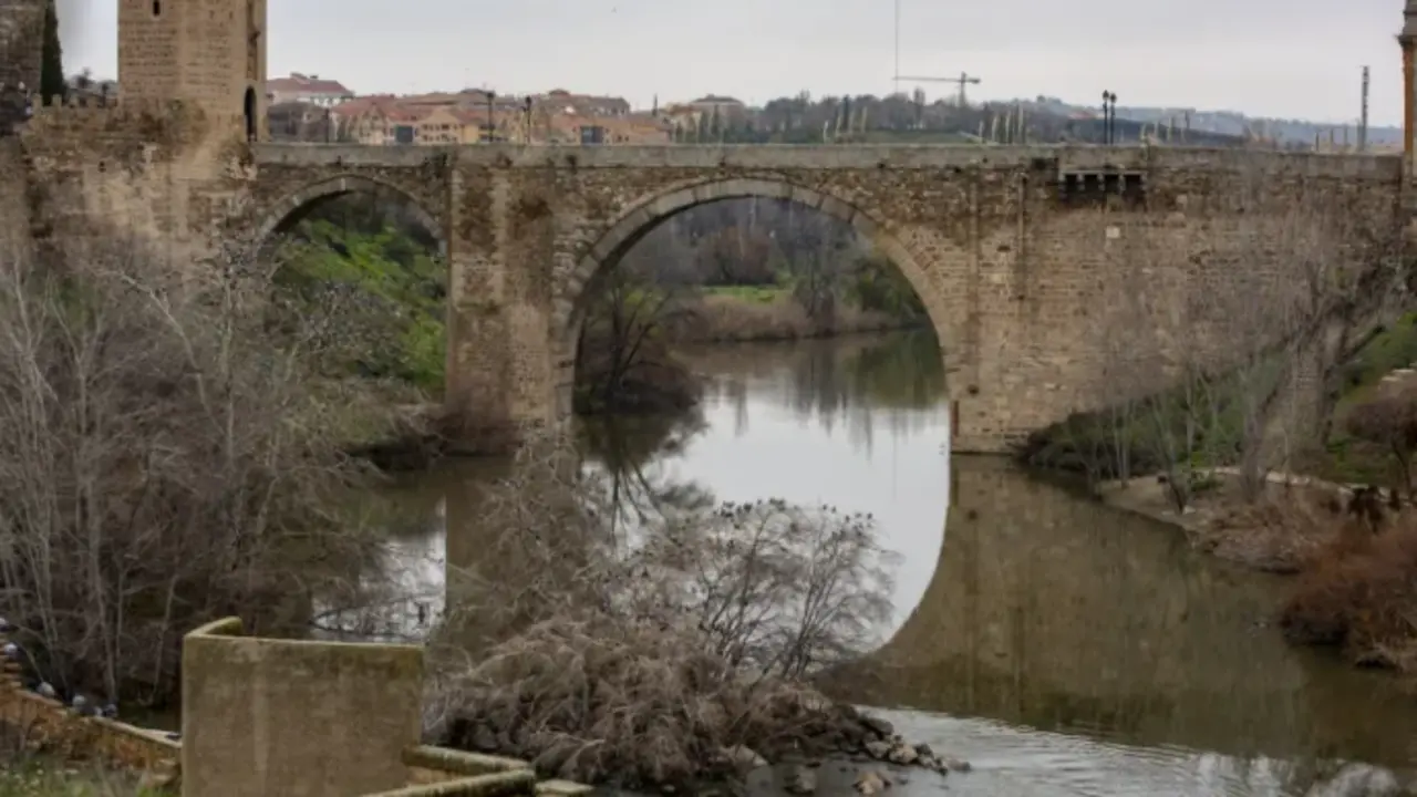 El Tajo a su paso por Toledo. EFE / Ismael Herrero