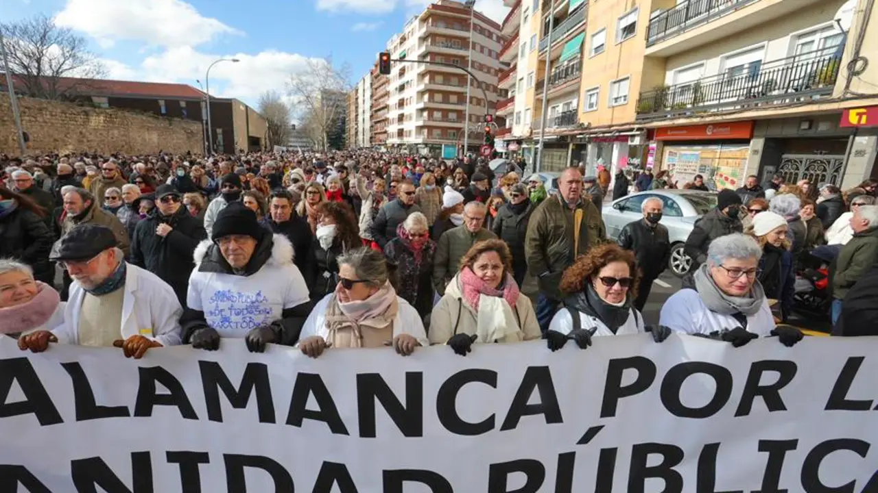 Miles de personas han marchado este domingo en Salamanca. EFE / JMGarcia