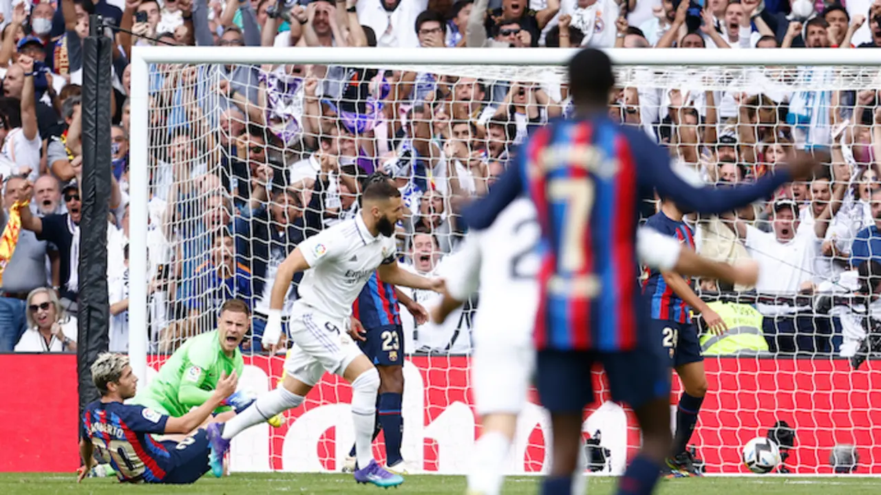 Karim Benzema of Real Madrid celebrates a goal during the spanish league, La Liga Santander, football match played between Real Madrid and FC Barcelona at Santiago Bernabeu stadium on October 16, 2022, in Madrid, Spain.
Oscar J. Barroso / AFP7 / Europa Press
(Foto de ARCHIVO)
16/10/2022 ONLY FOR USE IN SPAIN