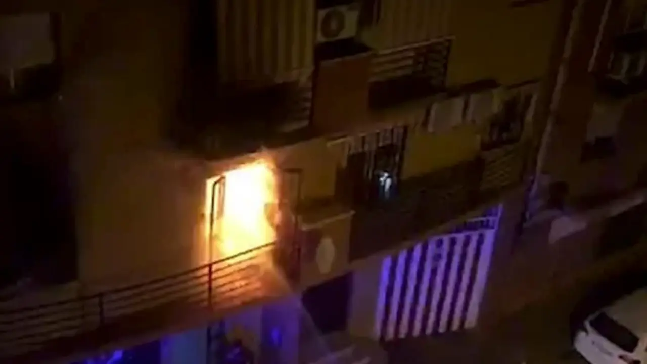 Incendio en el edificio de Villanueva de los Castillejo, Huelva.Emergencias 112