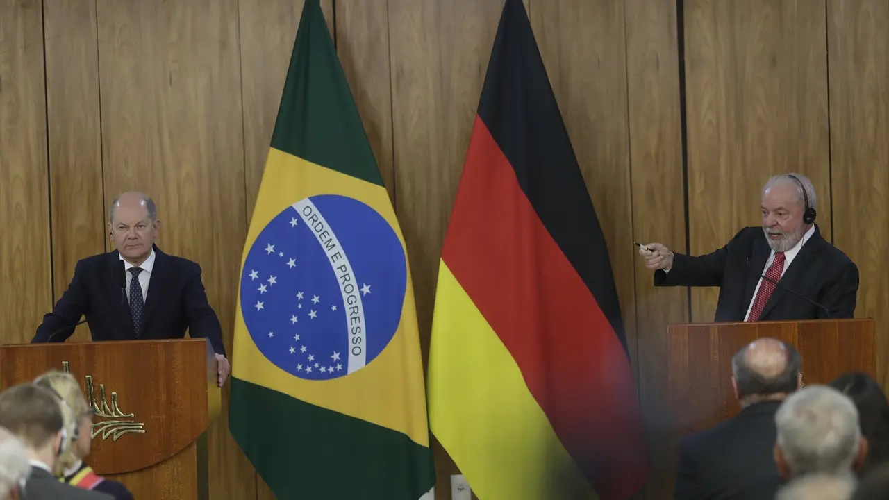 El canciller alem&aacute;n, Olaf Scholz, y el presidente brasile&ntilde;o, Luiz In&aacute;cio Lula da Silva. E.P. / LUCIO TAVORA