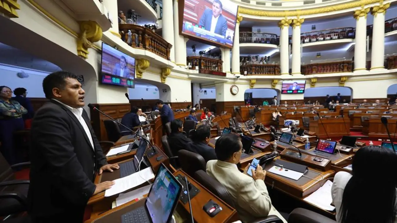 Sesi&oacute;n del pleno que debate un proyecto de ley para adelantar elecciones generales, en Lima (Per&uacute;). EFE/ Congreso del Per&uacute;