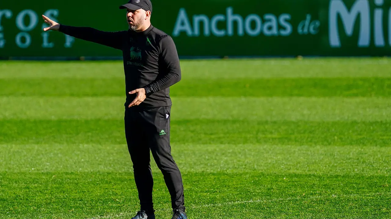 El entrenador del Racing, Jos&eacute; Alberto