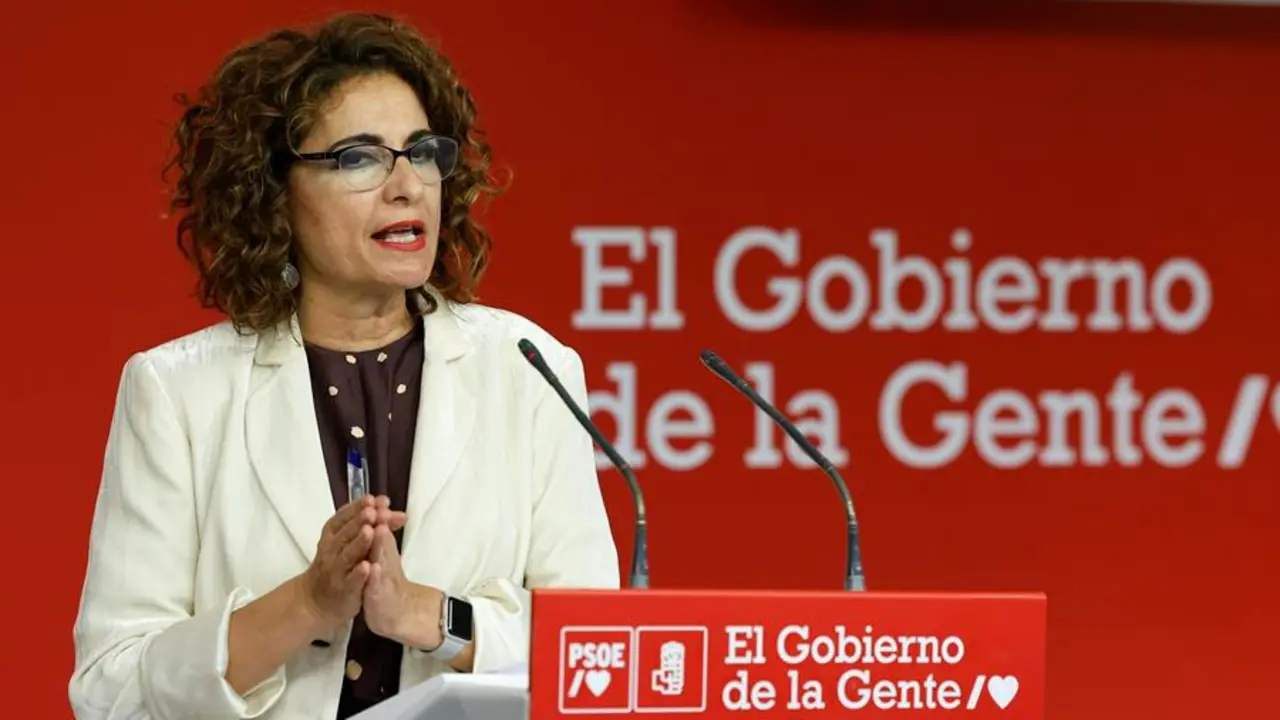 La ministra de Hacienda y vicesecretaria general del PSOE, Mar&iacute;a Jes&uacute;s Montero, da una rueda de prensa. EFE / Chema Moya