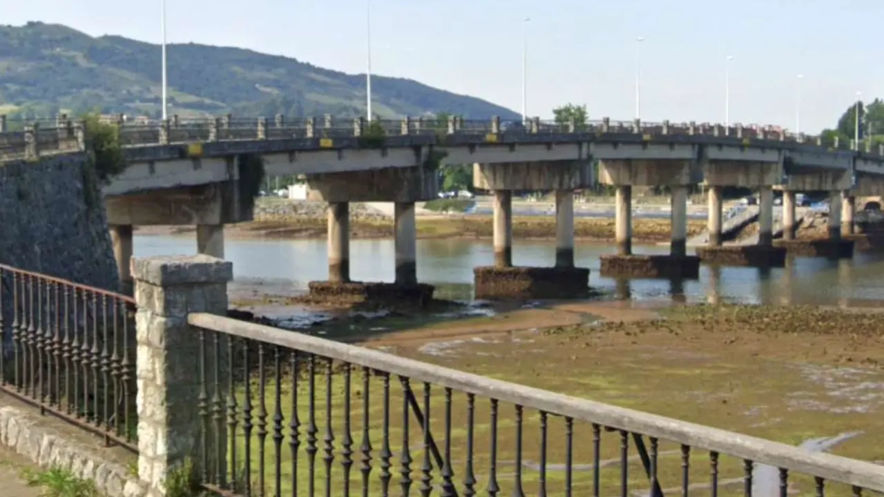 El puente sobre la r&iacute;a de San Salvador, entre Astillero y Pontejos. / ALERTA