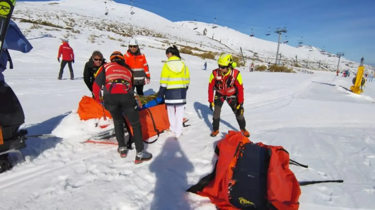 Evacuaci&oacute;n del joven herido grave tras sufrir una ca&iacute;da esquiando en Alto Campoo. / 112