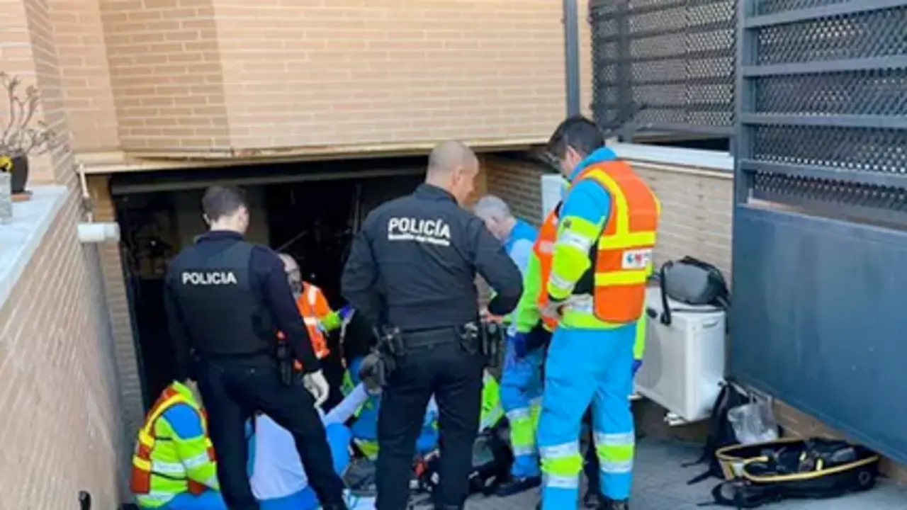 Imagen de los intentos de reanimaci&oacute;n del trabajador que finalmente ha fallecido. / 112