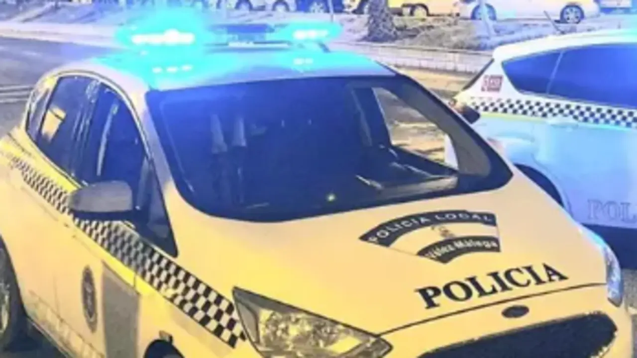 Un coche de la Polic&iacute;a Local de V&eacute;lez-M&aacute;laga. / PLVM