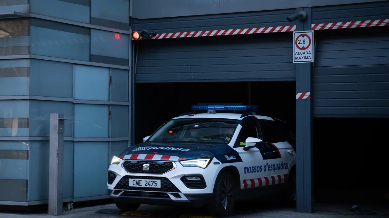Coche de los mossos d'esquadra. / DAVID ZORRAKINO