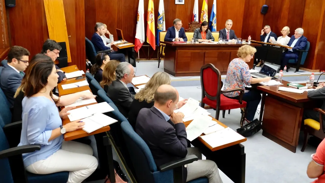 Pleno del Ayuntamiento de Santander. / Alerta