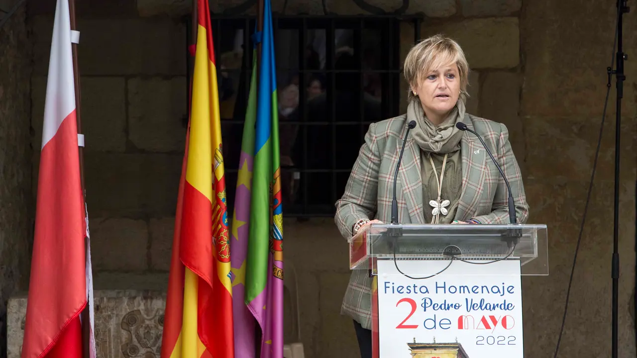 La alcaldesa de Camargo, Esther Bolado, durante un acto. / Alerta