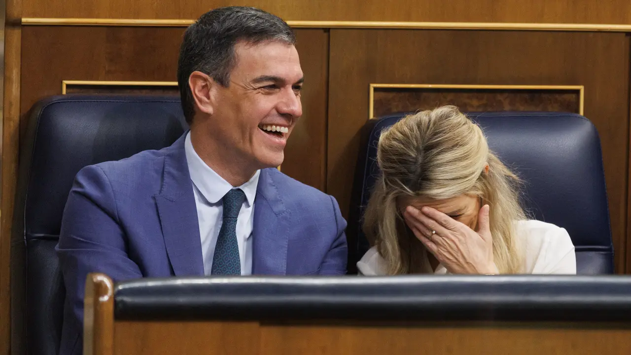 El presidente del Gobierno, Pedro S&aacute;nchez y la vicepresidenta segunda y ministra de Trabajo y Econom&iacute;a Social, Yolanda D&iacute;az. / E.P.