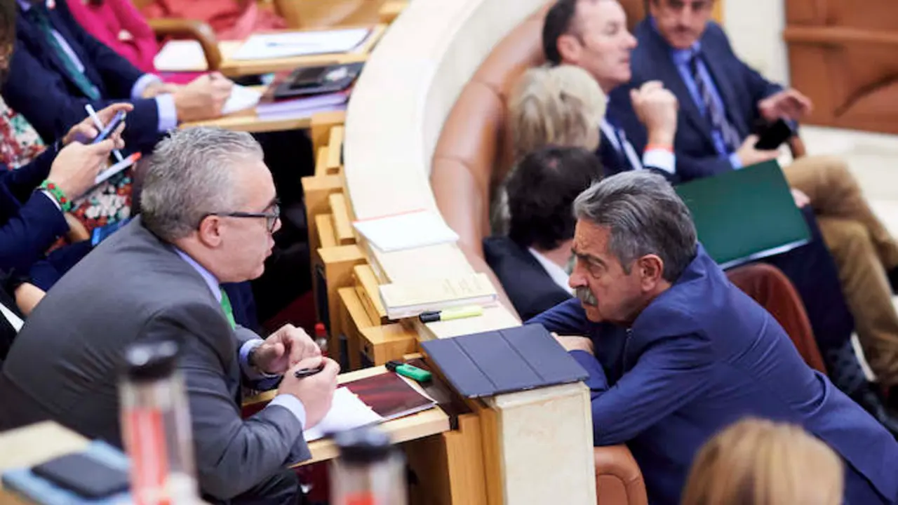 19/12/2019  SANTANDER
Parlamento de Cantabria  
Partido Regionalista


Pedro Jose Hernando; Miguel Angel Revilla

FOTO: JUAN MANUEL SERRANO ARCE
