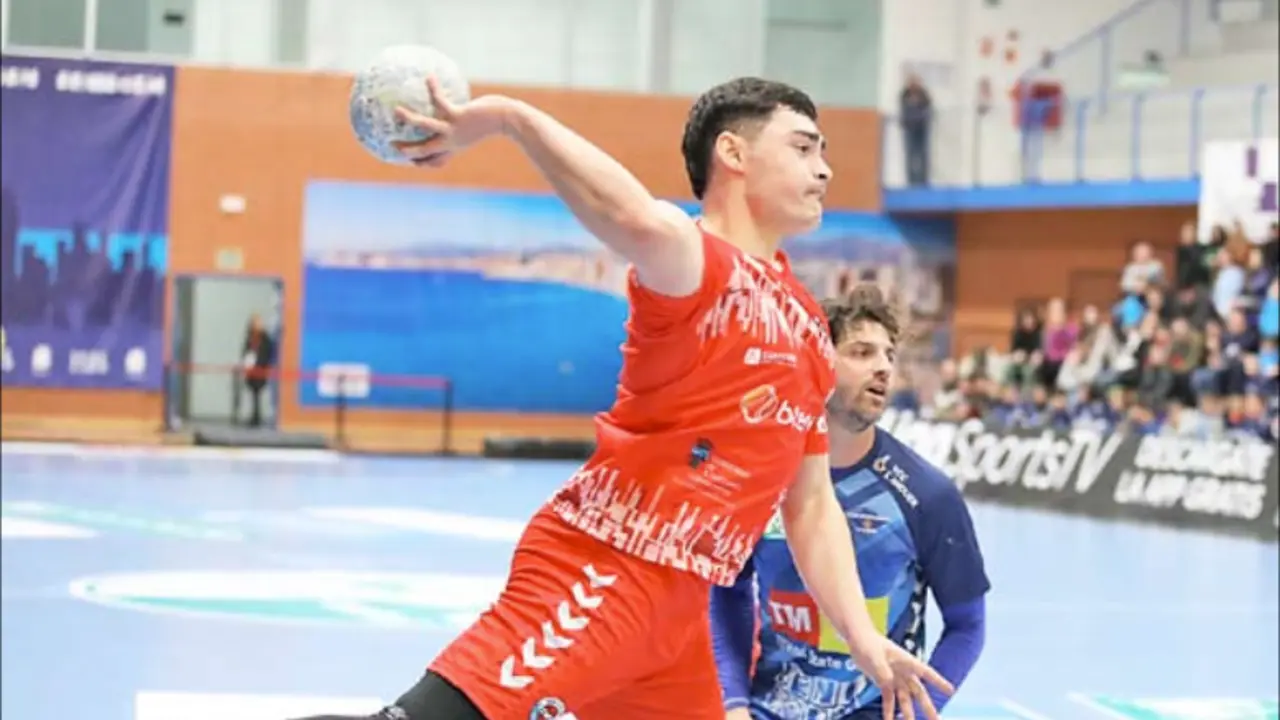 El Blendio Sinf&iacute;n conquista del pista del Benidorm y cosecha su cuarta victoria seguida. / ALERTA