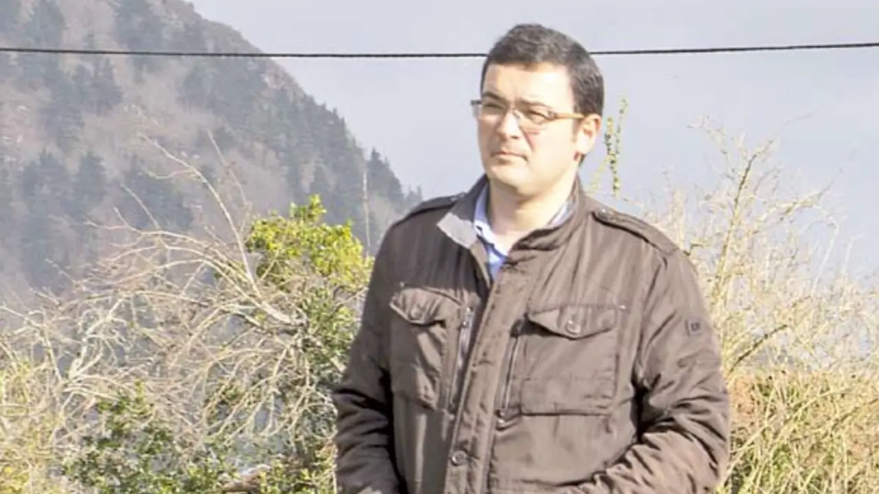 Jaime D&iacute;az, pasea por Ruente donde los vecinos le piden &laquo;que no les abandone y que me vuelva a presentar&raquo;.