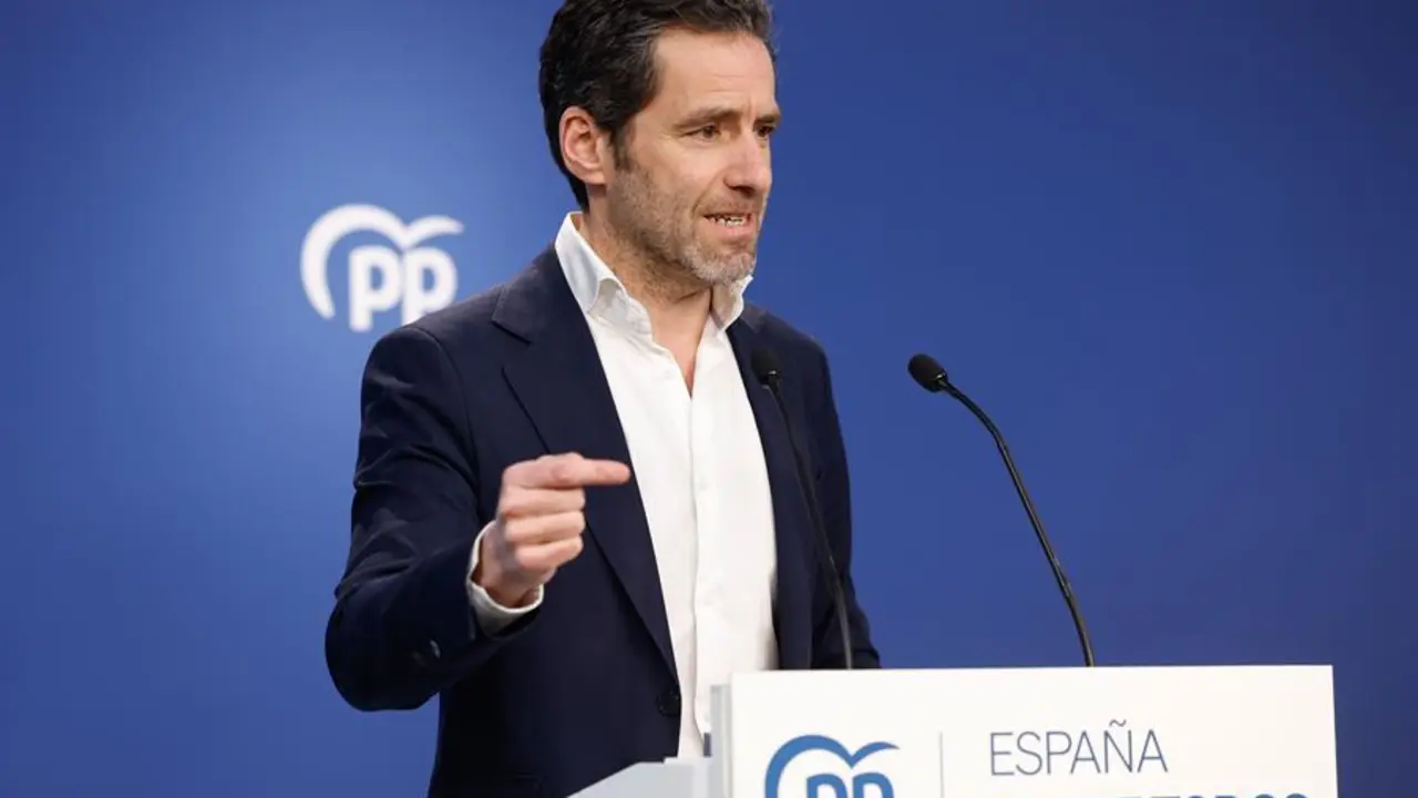 El portavoz de campa&ntilde;a del Partido Popular, Borja S&eacute;mper durante la rueda de prensa posterior a la reuni&oacute;n del Comit&eacute; de Direcci&oacute;n del Partido Popular. EFE / Chema Moya
