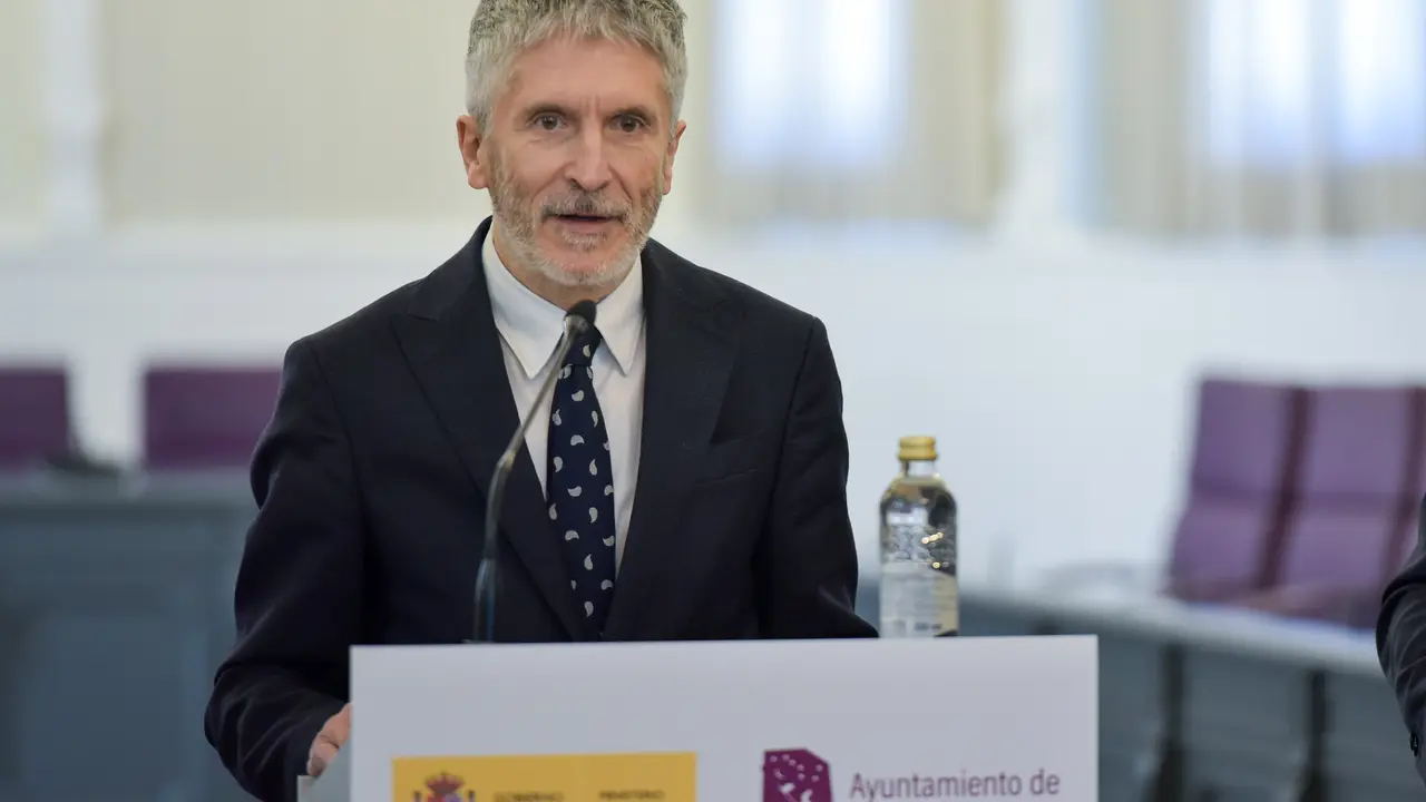 El ministro del Interior, Fernando Grande-Marlaska, interviene durante la presentaci&oacute;n de un proyecto. / Rafael Mart&iacute;n