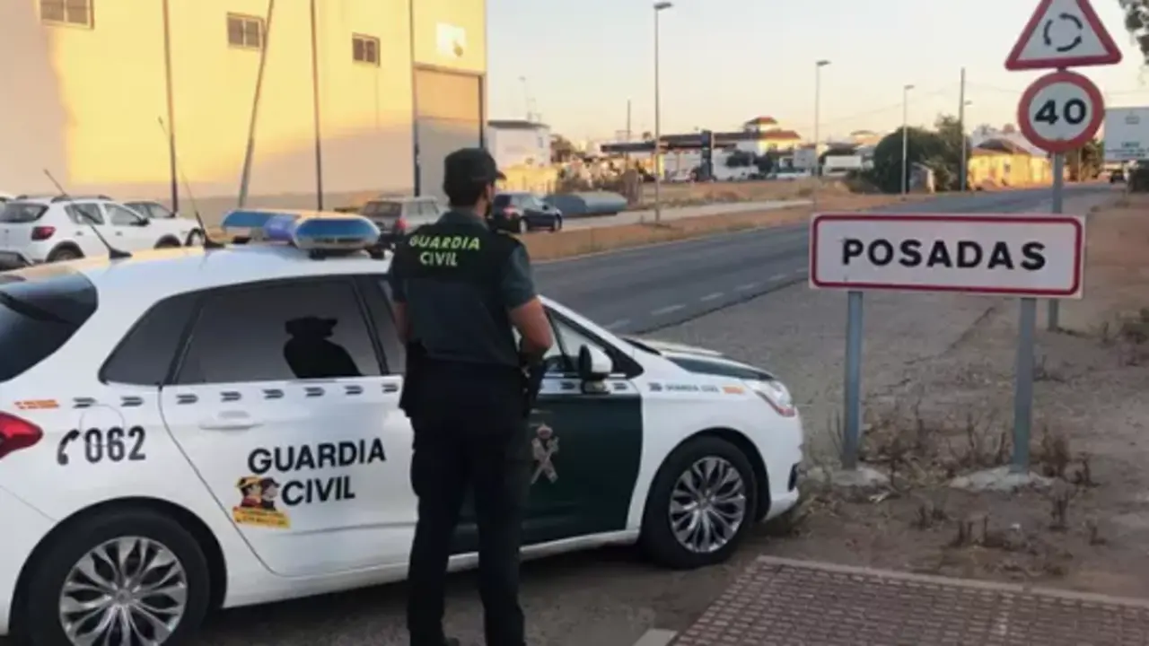 Agente de la Guardia Civil, en Posadas. / GC