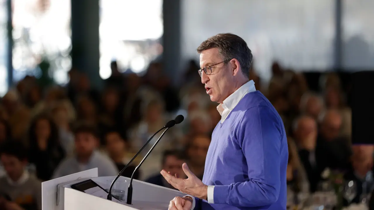 El l&iacute;der nacional del PP, Alberto N&uacute;&ntilde;ez Feij&oacute;o, participa en un cocido popular del partido en A Coru&ntilde;a. EFE/Cabalar