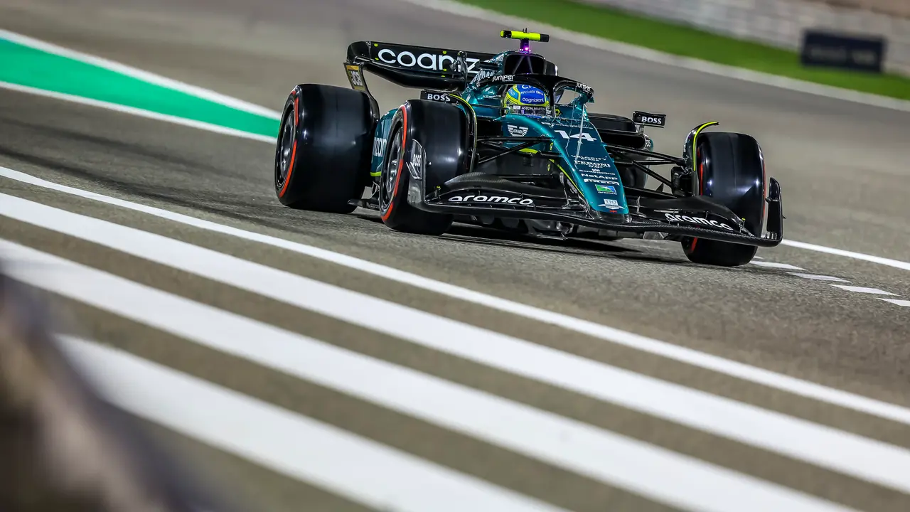 Fernando Alonso, el Gran Premio de Bar&eacute;in, en el circuito de Sakhir. / Florent Gooden