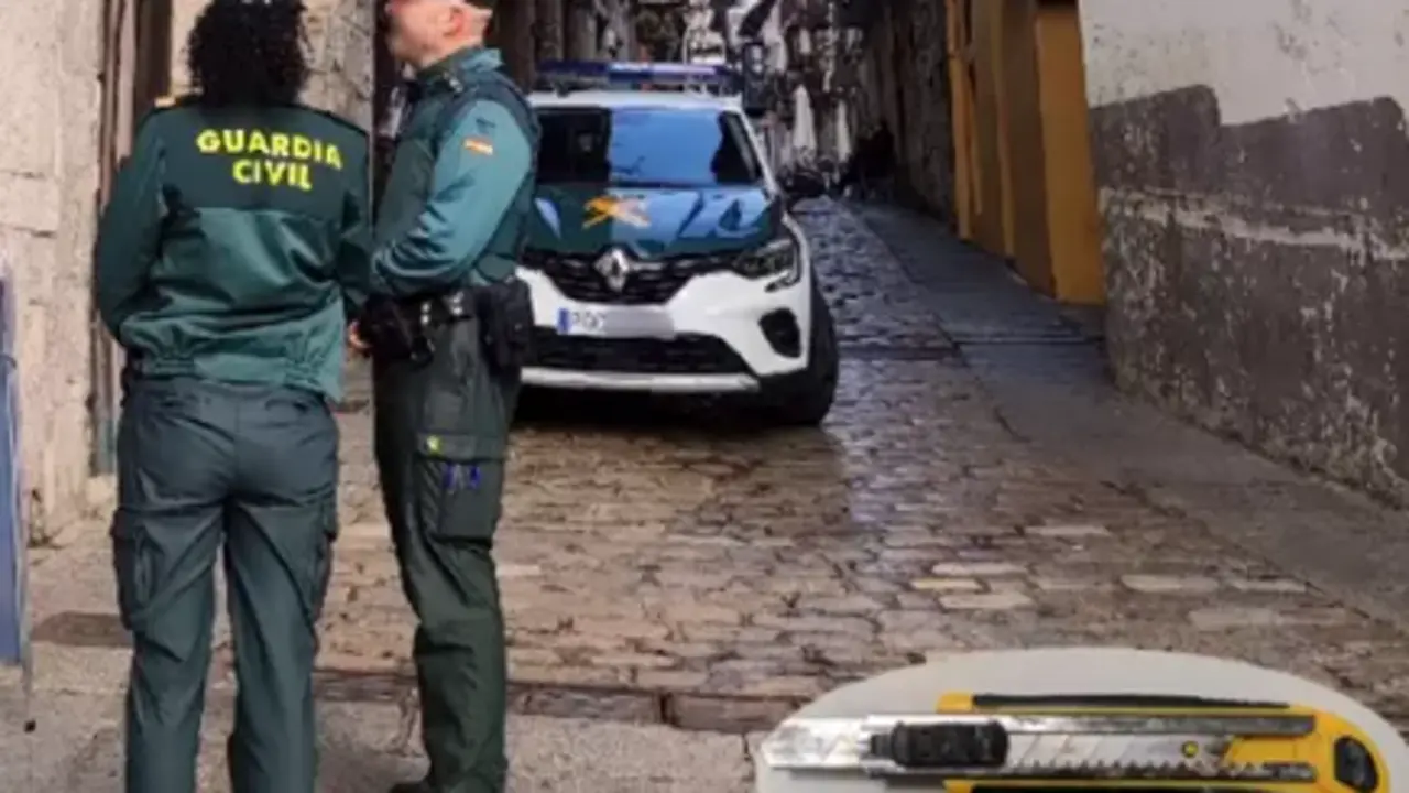Agentes de la Guardia Civil y el c&uacute;ter del detenido. / GC