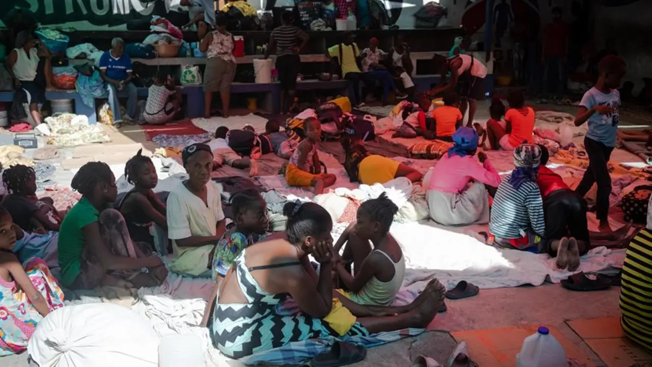 Refugiados al interior de un campo de desplazados en Puerto Pr&iacute;ncipe (Hait&iacute;). EFE / Johnson Sabin